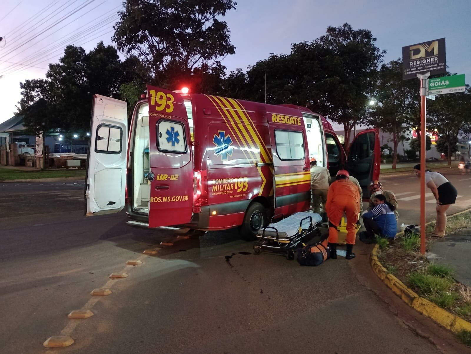 Imagem de compartilhamento para o artigo Motociclista cai em rotatória e é socorrida pelo Corpo de Bombeiros em Chapadão do Sul da MS Todo dia